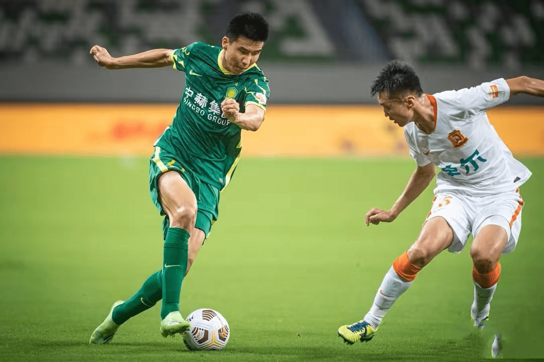 开云官网登录入口北京国安训练开放日，集结日官宣签约引欢呼，足总杯在即，身体对抗强度拉满的简单介绍